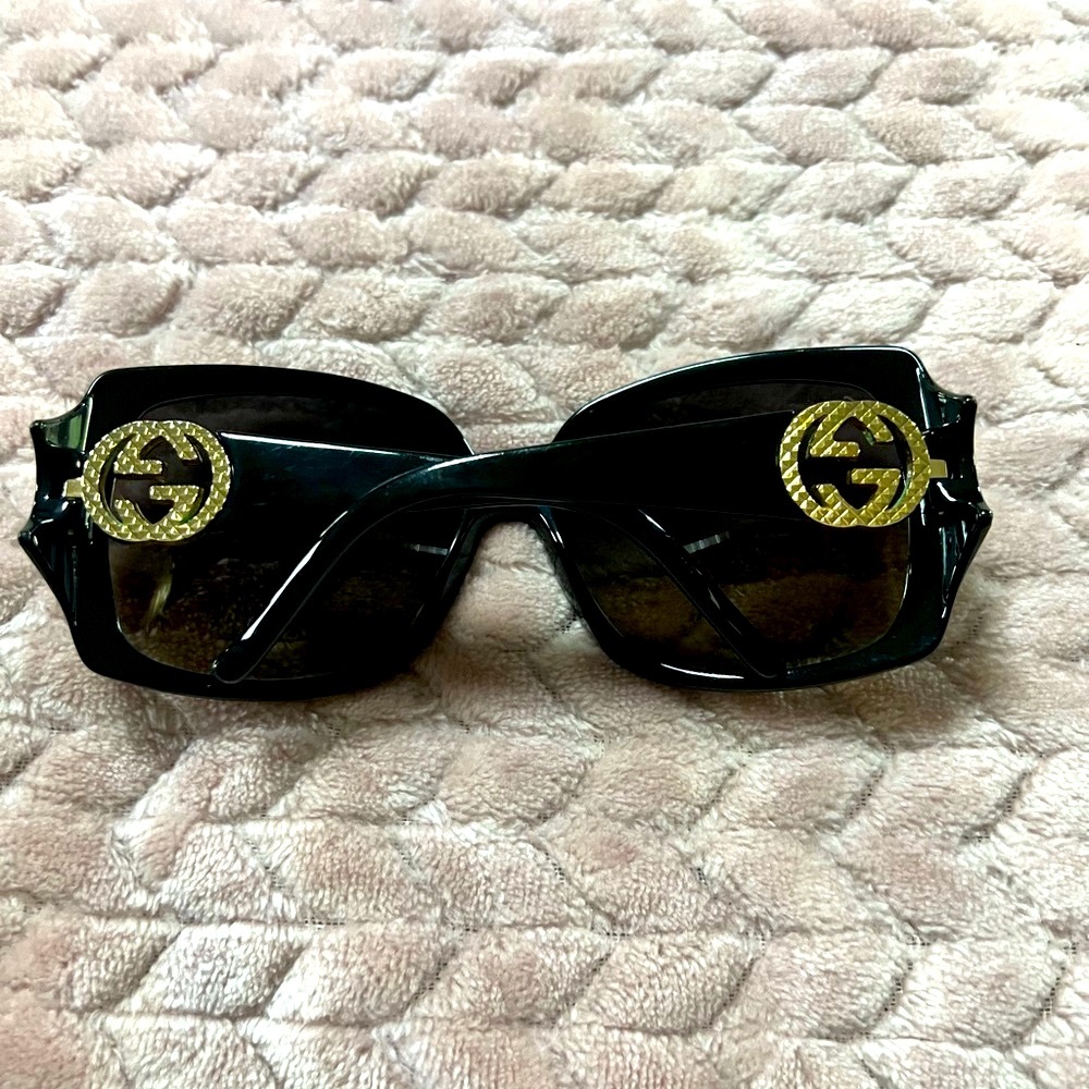 Authentic Gucci sunglasses- women’s